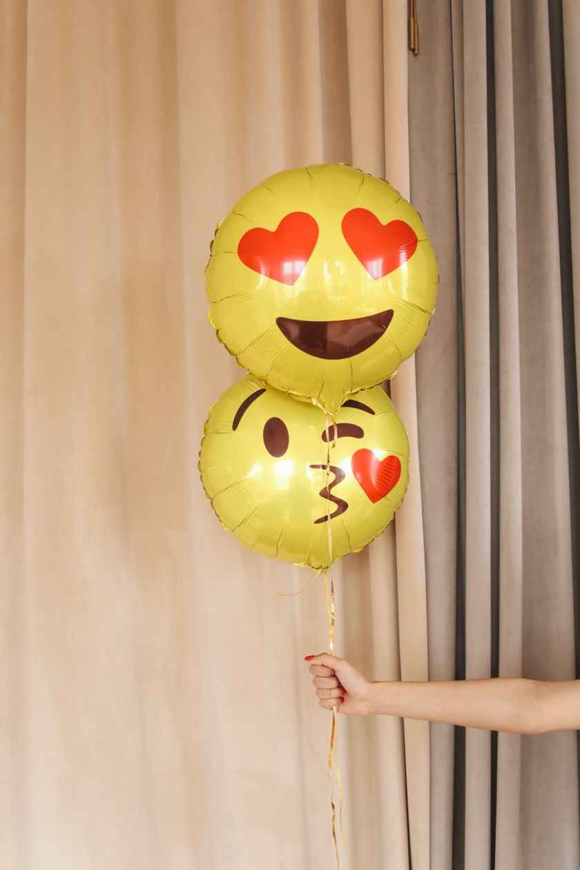 Love emojis balloon